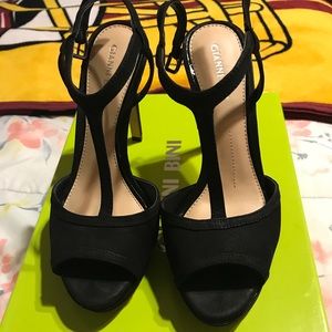 Gianni Bini black heels